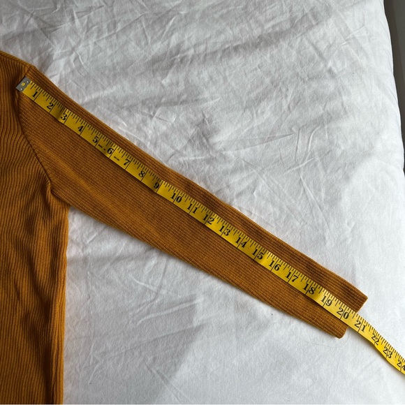 Betina Lou Mustard Yellow Fine Italian Wool Cropped Sweater Size XS - Picture 7 of 12